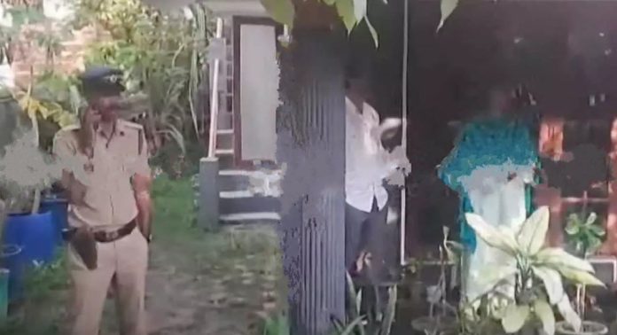 മാവോയിസ്റ്റ് നേതാവ് മുരളി കണ്ണമ്പിള്ളിയുടെ വീട്ടിൽ എന്ഐഎ റെയ്ഡ് മാവോയിസ്റ്റ് നേതാവ് മുരളി കണ്ണമ്പിള്ളിയുടെ വീട്ടിൽ എന്ഐഎ റെയ്ഡ്
