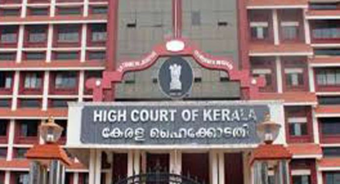 ഹേമ കമ്മിറ്റി റിപ്പോർട്ട് : ക്രിമിനൽ നടപടി ആവശ്യപ്പെട്ട് ഹൈക്കോടതിയിൽ പൊതുതാത്പര്യ ഹർജി ഹേമ കമ്മിറ്റി റിപ്പോർട്ട് : ക്രിമിനൽ നടപടി ആവശ്യപ്പെട്ട് ഹൈക്കോടതിയിൽ പൊതുതാത്പര്യ ഹർജി
