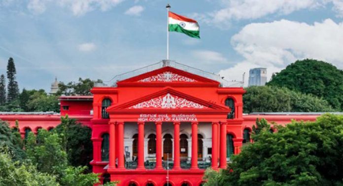 ഹെല്മറ്റ് ധരിച്ചില്ലെന്ന് ചൂണ്ടിക്കാട്ടി നഷ്ടപരിഹാരം തടയാനാകില്ലെന്ന് കർണാടക ഹൈകോടതി ഹെല്മറ്റ് ധരിച്ചില്ലെന്ന് ചൂണ്ടിക്കാട്ടി നഷ്ടപരിഹാരം തടയാനാകില്ലെന്ന് കർണാടക ഹൈകോടതി