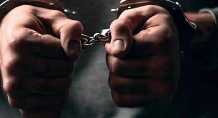 കാറിന്റെ എൻജിനടിയിൽ ഒളിപ്പിച്ച് എംഡിഎംഎ ; സ്കൂൾ മാനേജർ ഉൾപ്പെടെ രണ്ടുപേര് പിടിയില് കാറിന്റെ എൻജിനടിയിൽ ഒളിപ്പിച്ച് എംഡിഎംഎ ; സ്കൂൾ മാനേജർ ഉൾപ്പെടെ രണ്ടുപേര് പിടിയില്
