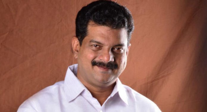 മലപ്പുറം എസ്പിയുടെ വസതിയിലെത്തിയ പി.വി അൻവർ എം.എൽ.എയെ പോലീസ് തടഞ്ഞു മലപ്പുറം എസ്പിയുടെ വസതിയിലെത്തിയ പി.വി അൻവർ എം.എൽ.എയെ പോലീസ് തടഞ്ഞു