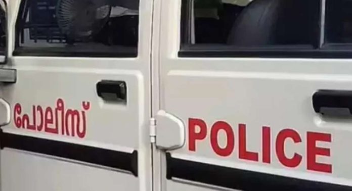 റിയൽ എസ്റ്റേറ്റ് ബിസിനസിന്റെ മറവിൽ തട്ടിപ്പ് ; പോലീസ് സഹോദരിമാർക്കെതിരെ കേസ് റിയൽ എസ്റ്റേറ്റ് ബിസിനസിന്റെ മറവിൽ തട്ടിപ്പ് ; പോലീസ് സഹോദരിമാർക്കെതിരെ കേസ്