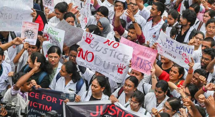 ഡോക്ടറുടെ കൊലപാതകം : കൊല്ക്കത്ത ആര്ജി കര് മെഡിക്കല് കോളജില് സംഘര്ഷം ഡോക്ടറുടെ കൊലപാതകം : കൊല്ക്കത്ത ആര്ജി കര് മെഡിക്കല് കോളജില് സംഘര്ഷം