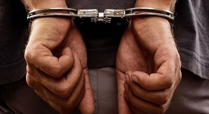 സാമൂഹ്യമാധ്യമത്തില് വിവാദ പോസ്റ്റിട്ട വിദ്യാര്ത്ഥി അറസ്റ്റില് സാമൂഹ്യമാധ്യമത്തില് വിവാദ പോസ്റ്റിട്ട വിദ്യാര്ത്ഥി അറസ്റ്റില്