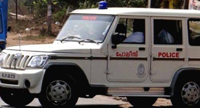17 കോടിയുടെ തട്ടിപ്പ് ; 26 കിലോ സ്വർണവുമായി മാനേജർ മുങ്ങി 17 കോടിയുടെ തട്ടിപ്പ് ; 26 കിലോ സ്വർണവുമായി മാനേജർ മുങ്ങി