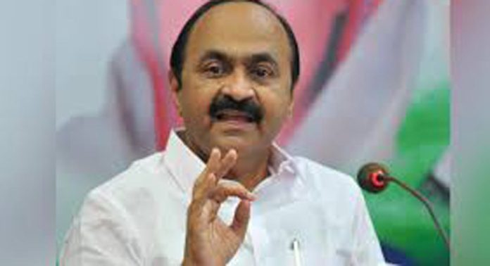 അന്വേഷണ സംഘത്തില് എന്തിനാണ് പുരുഷ പോലീസ് ഓഫീസര്മാര് ; വേട്ടക്കാരെ സംരക്ഷിക്കാന് വേണ്ടിയുള്ള നിരന്തരശ്രമമാണ് സര്ക്കാര് നടത്തുന്നത് : വിഡി സതീശന് അന്വേഷണ സംഘത്തില് എന്തിനാണ് പുരുഷ പോലീസ് ഓഫീസര്മാര് ; വേട്ടക്കാരെ സംരക്ഷിക്കാന് വേണ്ടിയുള്ള നിരന്തരശ്രമമാണ് സര്ക്കാര് നടത്തുന്നത് : വിഡി സതീശന്