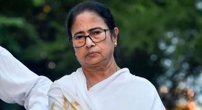 വിദ്യാര്ത്ഥികളെ ഭീഷണിപ്പെടുത്തിയെന്ന ബിജെപി ആരോപണം നിഷേധിച്ച് മമത വിദ്യാര്ത്ഥികളെ ഭീഷണിപ്പെടുത്തിയെന്ന ബിജെപി ആരോപണം നിഷേധിച്ച് മമത