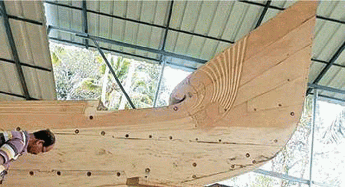 കടവിൽ ചുണ്ടൻ നാളെ നീരണിയും കടവിൽ ചുണ്ടൻ നാളെ നീരണിയും