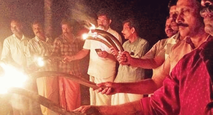 ആറാട്ടുപുഴ പഞ്ചായത്ത് സമിതിയുടെ നേതൃത്വത്തിൽ പന്തംകൊളുത്തി പ്രതിഷേധവും പ്രകടനവും നടത്തി ആറാട്ടുപുഴ പഞ്ചായത്ത് സമിതിയുടെ നേതൃത്വത്തിൽ പന്തംകൊളുത്തി പ്രതിഷേധവും പ്രകടനവും നടത്തി