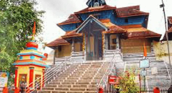 ആറന്മുള പാര്ഥസാരഥി ക്ഷേത്രത്തിന്റെ കിഴക്കേ ഗോപുര പുനരുദ്ധാരണം പൂര്ത്തിയാകുന്നു ആറന്മുള പാര്ഥസാരഥി ക്ഷേത്രത്തിന്റെ കിഴക്കേ ഗോപുര പുനരുദ്ധാരണം പൂര്ത്തിയാകുന്നു