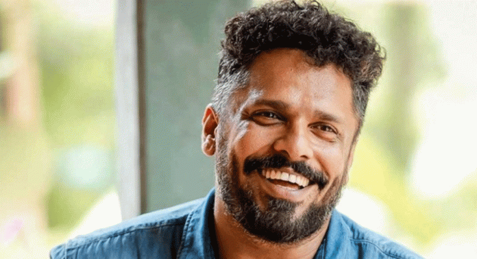 മാടമ്പിത്തരത്തിനും പുരുഷാധിപത്യത്തിനും ഏറ്റ വന് പ്രഹരമാണ് സിദ്ദിഖിന്റെയും രഞ്ജിത്തിന്റെയും രാജിയെന്ന് സംവിധായകന് ആഷിഖ് അബു മാടമ്പിത്തരത്തിനും പുരുഷാധിപത്യത്തിനും ഏറ്റ വന് പ്രഹരമാണ് സിദ്ദിഖിന്റെയും രഞ്ജിത്തിന്റെയും രാജിയെന്ന് സംവിധായകന് ആഷിഖ് അബു