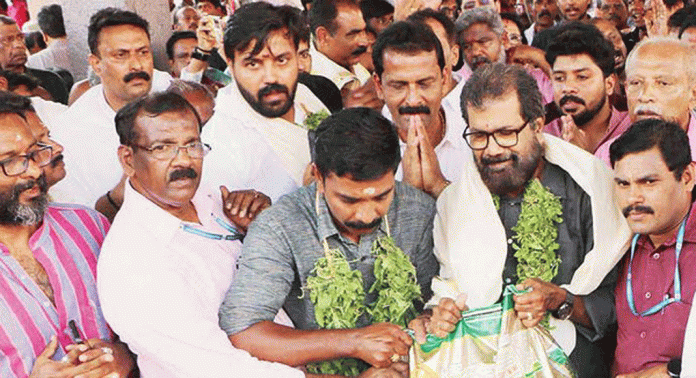 അഷ്ടമിരോഹിണി വള്ളസദ്യ ; ചെന്നിത്തല കരയിൽനിന്ന് 101 ചാക്ക് അരി എത്തിച്ചു അഷ്ടമിരോഹിണി വള്ളസദ്യ ; ചെന്നിത്തല കരയിൽനിന്ന് 101 ചാക്ക് അരി എത്തിച്ചു