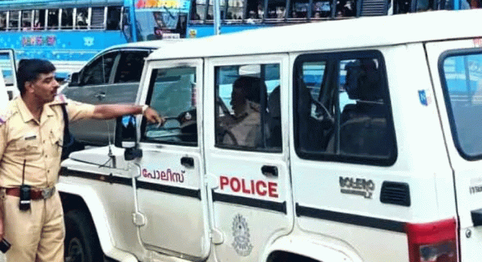 നടപടിയുമായി ട്രാഫിക് പോലീസ് ; അടൂരിൽ ഗതാഗതക്കുരുക്കിന് പരിഹാരം നടപടിയുമായി ട്രാഫിക് പോലീസ് ; അടൂരിൽ ഗതാഗതക്കുരുക്കിന് പരിഹാരം