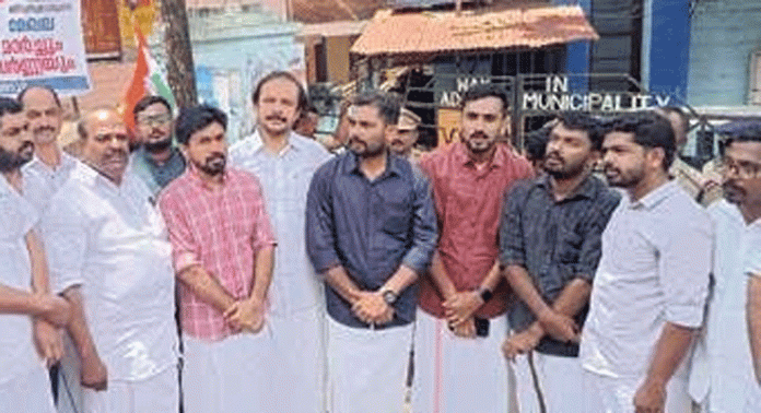 യൂത്ത് കോൺഗ്രസ് അടൂർ നിയോജകമണ്ഡലം കമ്മിറ്റി നഗരസഭയിലേക്ക് മാർച്ച് നടത്തി യൂത്ത് കോൺഗ്രസ് അടൂർ നിയോജകമണ്ഡലം കമ്മിറ്റി നഗരസഭയിലേക്ക് മാർച്ച് നടത്തി