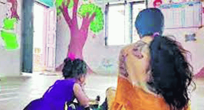 പ്രതിമാസ പെൻഷൻ മുടങ്ങിയിട്ട് മാസങ്ങള് ; അങ്കണവാടി ജീവനക്കാർ ദുരിതത്തില് പ്രതിമാസ പെൻഷൻ മുടങ്ങിയിട്ട് മാസങ്ങള് ; അങ്കണവാടി ജീവനക്കാർ ദുരിതത്തില്