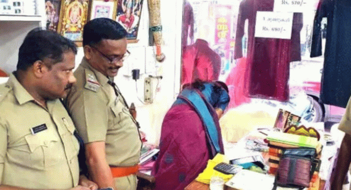 ബാലരാമപുരത്ത് രണ്ട് വ്യാപാര സ്ഥാപനങ്ങൾ കുത്തിത്തുറന്ന് രണ്ട് ലക്ഷത്തിലെറെ രൂപ കവർന്നു ബാലരാമപുരത്ത് രണ്ട് വ്യാപാര സ്ഥാപനങ്ങൾ കുത്തിത്തുറന്ന് രണ്ട് ലക്ഷത്തിലെറെ രൂപ കവർന്നു