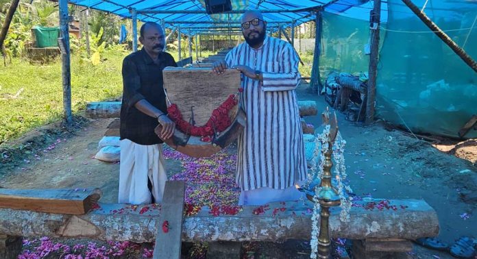 നെപ്പോളിയൻ എ ഗ്രേഡ് വെപ്പ് വള്ളത്തിൻ്റെ മലർത്തൽ ചടങ്ങ് നടന്നു നെപ്പോളിയൻ എ ഗ്രേഡ് വെപ്പ് വള്ളത്തിൻ്റെ മലർത്തൽ ചടങ്ങ് നടന്നു