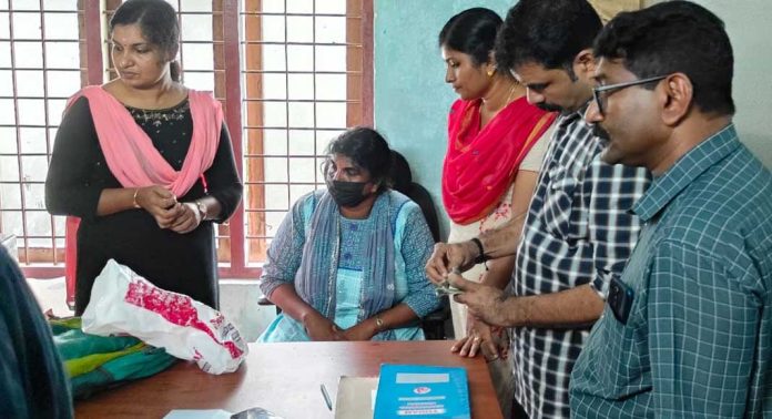 കെെക്കൂലി ; വെച്ചൂച്ചിറ ഗ്രാമപഞ്ചായത്തിലെ അസിസ്റ്റന്റ് എന്ജിനീയര് വിജിയെ വിജിലന്സ് അറസ്റ്റ് ചെയ്തു കെെക്കൂലി ; വെച്ചൂച്ചിറ ഗ്രാമപഞ്ചായത്തിലെ അസിസ്റ്റന്റ് എന്ജിനീയര് വിജിയെ വിജിലന്സ് അറസ്റ്റ് ചെയ്തു