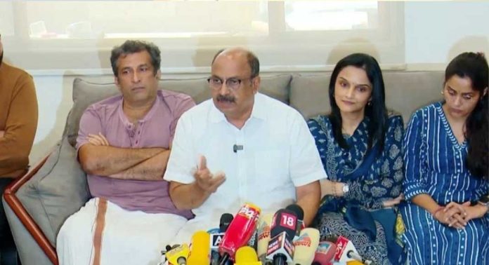 സിനിമയിൽ ആർക്കും അങ്ങനെ അവസരങ്ങൾ നിഷേധിക്കാൻ സാധിക്കില്ലെന്ന് അമ്മയുടെ ജനറൽ സെക്രട്ടറി സിദ്ദിഖ് സിനിമയിൽ ആർക്കും അങ്ങനെ അവസരങ്ങൾ നിഷേധിക്കാൻ സാധിക്കില്ലെന്ന് അമ്മയുടെ ജനറൽ സെക്രട്ടറി സിദ്ദിഖ്