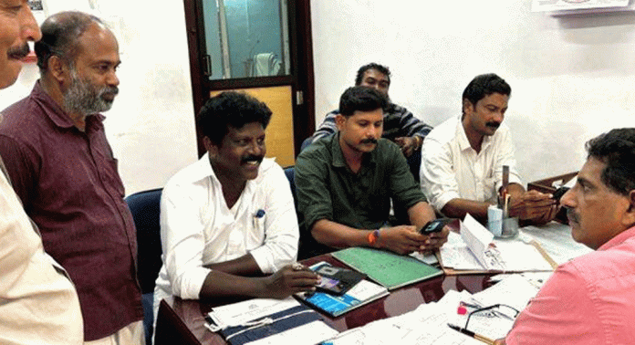 അനന്തപുരം മാർക്കറ്റിലെ കുഴിച്ചുമൂടിയ മാലിന്യങ്ങൾ നീക്കം ചെയ്യാത്തതിനെതിരെ പ്രതിഷേധവുമായി ബിജെപി അനന്തപുരം മാർക്കറ്റിലെ കുഴിച്ചുമൂടിയ മാലിന്യങ്ങൾ നീക്കം ചെയ്യാത്തതിനെതിരെ പ്രതിഷേധവുമായി ബിജെപി