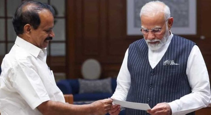 ദുരന്തഭൂമിയിൽ നിന്ന് ദില്ലിയിലെത്തി പ്രധാനമന്ത്രിയെ കണ്ട് കേന്ദ്രമന്ത്രി ജോർജ് കുര്യൻ ; കാര്യങ്ങൾ ധരിപ്പിച്ചു’ ദുരന്തഭൂമിയിൽ നിന്ന് ദില്ലിയിലെത്തി പ്രധാനമന്ത്രിയെ കണ്ട് കേന്ദ്രമന്ത്രി ജോർജ് കുര്യൻ ; കാര്യങ്ങൾ ധരിപ്പിച്ചു’