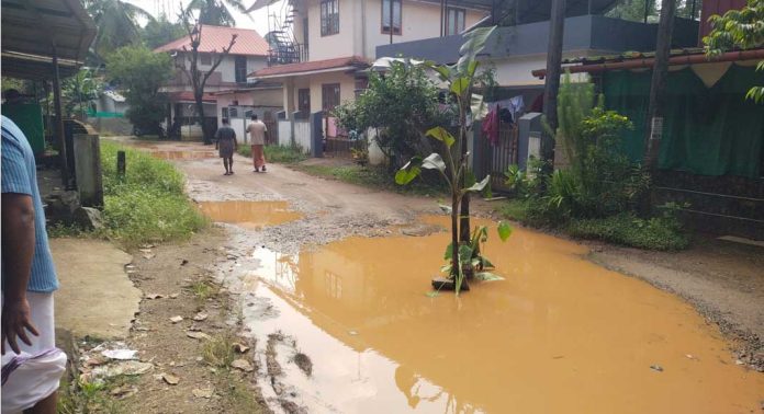 തിരുവൻവണ്ടൂർ എച്ച് എസ് എസ് – പള്ളത്തുപടി റോഡ് പുനർനിർമ്മിക്കുന്നതിന് തുക അനുവദിച്ചിട്ടും റോഡിൻ്റെ കരാർ എടുക്കാനാളില്ല തിരുവൻവണ്ടൂർ എച്ച് എസ് എസ് – പള്ളത്തുപടി റോഡ് പുനർനിർമ്മിക്കുന്നതിന് തുക അനുവദിച്ചിട്ടും റോഡിൻ്റെ കരാർ എടുക്കാനാളില്ല