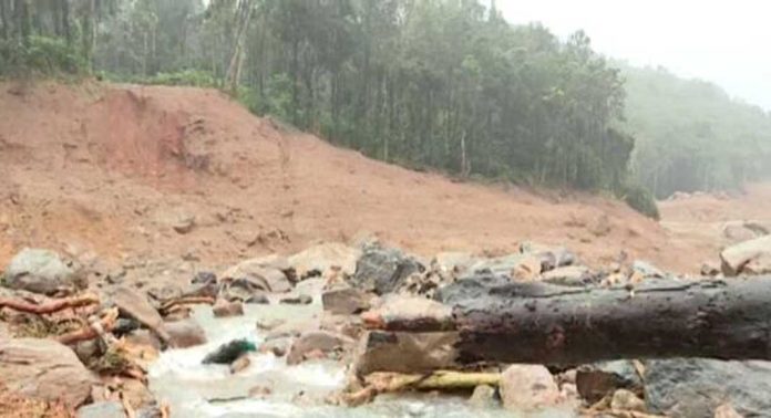 ഉരുള്പൊട്ടലുണ്ടായ മുണ്ടക്കൈ മേഖലയില് അതിശക്തമായ മഴ ; രക്ഷാപ്രവര്ത്തകരെ പുഞ്ചിരിമട്ടത്തിൽ നിന്ന് തിരിച്ചിറക്കി ഉരുള്പൊട്ടലുണ്ടായ മുണ്ടക്കൈ മേഖലയില് അതിശക്തമായ മഴ ; രക്ഷാപ്രവര്ത്തകരെ പുഞ്ചിരിമട്ടത്തിൽ നിന്ന് തിരിച്ചിറക്കി