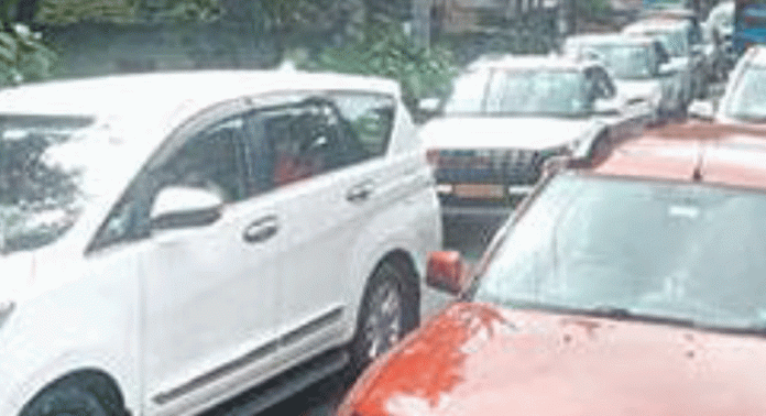 ഡിവൈഡറും ഫലം കണ്ടില്ല ; ഇട്ടിയപ്പാറ വൺവേയിലെ ഗതാഗതക്കുരുക്ക് രൂക്ഷം ഡിവൈഡറും ഫലം കണ്ടില്ല ; ഇട്ടിയപ്പാറ വൺവേയിലെ ഗതാഗതക്കുരുക്ക് രൂക്ഷം