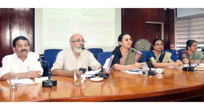 ഓണത്തോടനുബന്ധിച്ച് സ്ക്വാഡുകളുടെ പരിശോധന സുശക്തമാക്കണം : മന്ത്രി വീണാ ജോര്ജ് ഓണത്തോടനുബന്ധിച്ച് സ്ക്വാഡുകളുടെ പരിശോധന സുശക്തമാക്കണം : മന്ത്രി വീണാ ജോര്ജ്