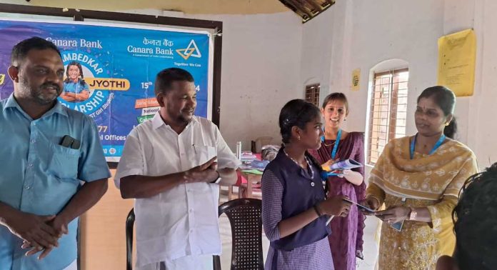 തോട്ടക്കോണം ഗവ. ഹയർ സെക്കണ്ടറി സ്കൂളിലെ വിദ്യാർത്ഥിനികൾക്ക് സ്കോളർഷിപ്പുകൾ വിതരണം ചെയ്തു തോട്ടക്കോണം ഗവ. ഹയർ സെക്കണ്ടറി സ്കൂളിലെ വിദ്യാർത്ഥിനികൾക്ക് സ്കോളർഷിപ്പുകൾ വിതരണം ചെയ്തു