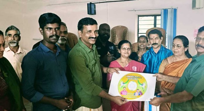 രാജ്യത്തിന്റെ സ്വാതന്ത്യദിനത്തിന്റെ ഭാഗമായി ദേശഭക്തിഗാനങ്ങൾ മുടക്കം കൂടാതെ ഇത്തവണയും എഴുതി ചിട്ടപ്പെടുത്തി വലിയകുന്നം ഹരികുമാരൻ നമ്പൂതിരി രാജ്യത്തിന്റെ സ്വാതന്ത്യദിനത്തിന്റെ ഭാഗമായി ദേശഭക്തിഗാനങ്ങൾ മുടക്കം കൂടാതെ ഇത്തവണയും എഴുതി ചിട്ടപ്പെടുത്തി വലിയകുന്നം ഹരികുമാരൻ നമ്പൂതിരി