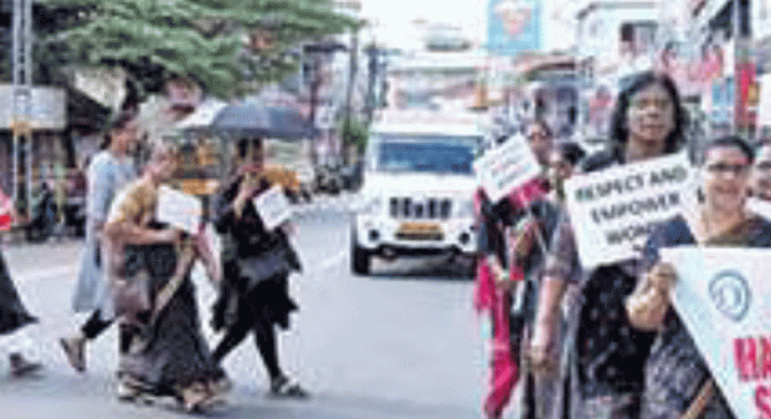 ഇന്നർവീൽ ക്ലബ്ബ്, വൈ.ഡബ്ള്യു.സി.എ. ചെങ്ങന്നൂർ ചാപ്റ്ററുകളുടെ സംയുക്താഭിമുഖ്യത്തിൽ ചെങ്ങന്നൂർ നഗരത്തിൽ സമാധാന റാലി നടത്തി ഇന്നർവീൽ ക്ലബ്ബ്, വൈ.ഡബ്ള്യു.സി.എ. ചെങ്ങന്നൂർ ചാപ്റ്ററുകളുടെ സംയുക്താഭിമുഖ്യത്തിൽ ചെങ്ങന്നൂർ നഗരത്തിൽ സമാധാന റാലി നടത്തി