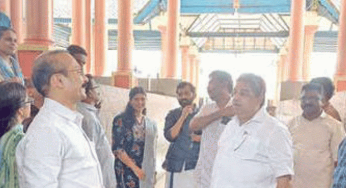 ചെങ്ങന്നൂർ മഹാദേവക്ഷേത്രത്തിലെ കിഴക്കേ ഗോപുരത്തിൽ ആർട്ട് ഗാലറി ഒരുക്കും ചെങ്ങന്നൂർ മഹാദേവക്ഷേത്രത്തിലെ കിഴക്കേ ഗോപുരത്തിൽ ആർട്ട് ഗാലറി ഒരുക്കും