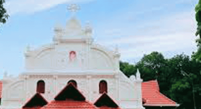 കല്ലൂപ്പാറ വലിയപള്ളിയിൽ പതിനഞ്ച് നോമ്പാചരണവും പെരുന്നാളും കല്ലൂപ്പാറ വലിയപള്ളിയിൽ പതിനഞ്ച് നോമ്പാചരണവും പെരുന്നാളും