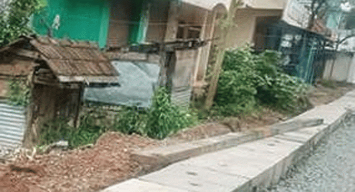 കൊടുമൺ പഴയ പോലീസ് സ്റ്റേഷൻ ജംഗ്ഷനിലെ പൊളിച്ചുമാറ്റിയ വെയ്റ്റിങ്ഷെഡ് പുനഃസ്ഥാപിക്കണമെന്ന ആവശ്യം ശക്തമാകുന്നു കൊടുമൺ പഴയ പോലീസ് സ്റ്റേഷൻ ജംഗ്ഷനിലെ പൊളിച്ചുമാറ്റിയ വെയ്റ്റിങ്ഷെഡ് പുനഃസ്ഥാപിക്കണമെന്ന ആവശ്യം ശക്തമാകുന്നു