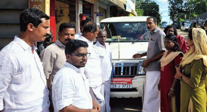 ഏഴംകുളം ഗ്രാമപഞ്ചായത്തിൽ പ്രതിപക്ഷ പ്രതിഷേധം ഏഴംകുളം ഗ്രാമപഞ്ചായത്തിൽ പ്രതിപക്ഷ പ്രതിഷേധം