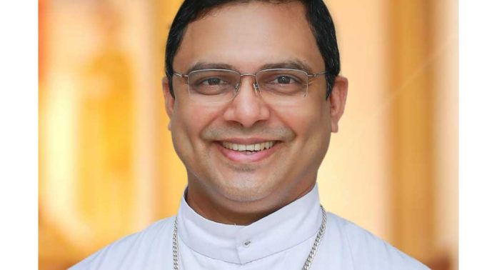 ചങ്ങനാശ്ശേരി അതിരൂപതാ ആർച്ച് ബിഷപ്പായി മാർ തോമസ് തറയിലിനെ പ്രഖ്യാപിച്ചു ചങ്ങനാശ്ശേരി അതിരൂപതാ ആർച്ച് ബിഷപ്പായി മാർ തോമസ് തറയിലിനെ പ്രഖ്യാപിച്ചു