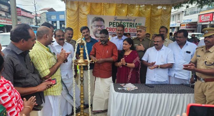 ട്രാഫിക് നിയമം പാലിക്കുന്ന തലമുറയാണ് ആവശ്യം ; ചിറ്റയം ഗോപകുമാർ ട്രാഫിക് നിയമം പാലിക്കുന്ന തലമുറയാണ് ആവശ്യം ; ചിറ്റയം ഗോപകുമാർ
