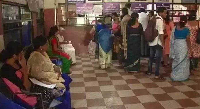 ഭിന്നശേഷിക്കാർ ആശുപത്രികളിൽ ക്യൂ നിൽക്കേണ്ട ആവശ്യമില്ല ; നോട്ടീസ് പതിക്കണമെന്ന് ഉത്തരവ് ഭിന്നശേഷിക്കാർ ആശുപത്രികളിൽ ക്യൂ നിൽക്കേണ്ട ആവശ്യമില്ല ; നോട്ടീസ് പതിക്കണമെന്ന് ഉത്തരവ്