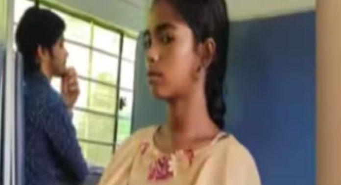 കഴക്കൂട്ടത്തു നിന്ന് കാണാതായ പെൺകുട്ടി ട്രെയിനില് യാത്ര ചെയ്യുന്ന ദൃശ്യങ്ങൾ ലഭിച്ചു ; വ്യാപക തിരച്ചിലുമായി പോലീസ് കഴക്കൂട്ടത്തു നിന്ന് കാണാതായ പെൺകുട്ടി ട്രെയിനില് യാത്ര ചെയ്യുന്ന ദൃശ്യങ്ങൾ ലഭിച്ചു ; വ്യാപക തിരച്ചിലുമായി പോലീസ്