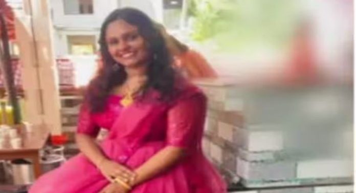 കൊല്ലത്ത് 22 കാരിയുടെ മരണം ; പോലീസ് അസ്വാഭാവിക മരണത്തിന് കേസെടുത്തു കൊല്ലത്ത് 22 കാരിയുടെ മരണം ; പോലീസ് അസ്വാഭാവിക മരണത്തിന് കേസെടുത്തു