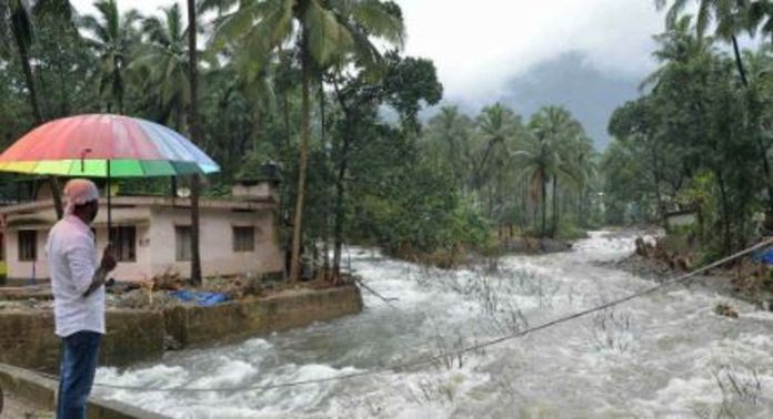 സംസ്ഥാനത്ത് ഇന്ന് മൂന്ന് ജില്ലകളിൽ അതിശക്തമായ മഴയ്ക്ക് സാധ്യത ; മുന്നറിയിപ്പ് നൽകി അധികൃതർ സംസ്ഥാനത്ത് ഇന്ന് മൂന്ന് ജില്ലകളിൽ അതിശക്തമായ മഴയ്ക്ക് സാധ്യത ; മുന്നറിയിപ്പ് നൽകി അധികൃതർ