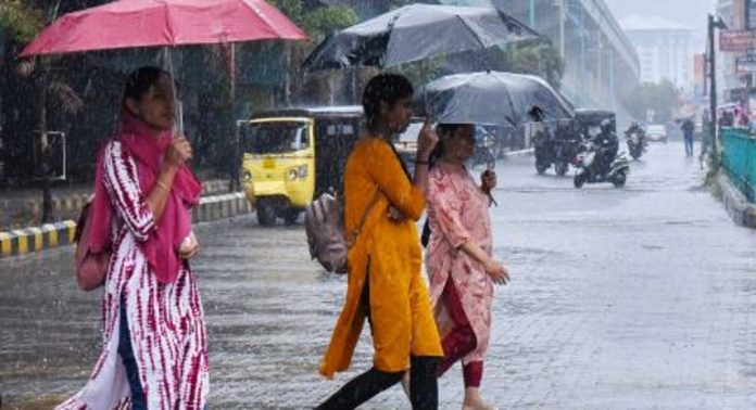 സംസ്ഥാനത്ത് ശക്തമായ മഴ തുടരും സംസ്ഥാനത്ത് ശക്തമായ മഴ തുടരും