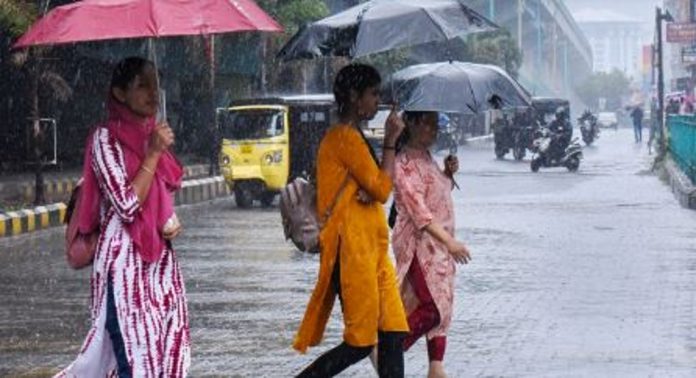 സംസ്ഥാനത്ത് കനത്ത മഴയ്ക്ക് സാധ്യത ; ഇന്ന് നാല് ജില്ലകളിൽ യെല്ലോ അലർട്ട് സംസ്ഥാനത്ത് കനത്ത മഴയ്ക്ക് സാധ്യത ; ഇന്ന് നാല് ജില്ലകളിൽ യെല്ലോ അലർട്ട്