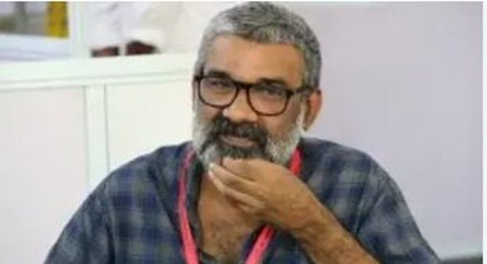 രഞ്ജിത്തിനെതിരായ യുവാവിന്റെ പരാതി പിൻവലിക്കാൻ സമ്മർദം ശക്തം രഞ്ജിത്തിനെതിരായ യുവാവിന്റെ പരാതി പിൻവലിക്കാൻ സമ്മർദം ശക്തം
