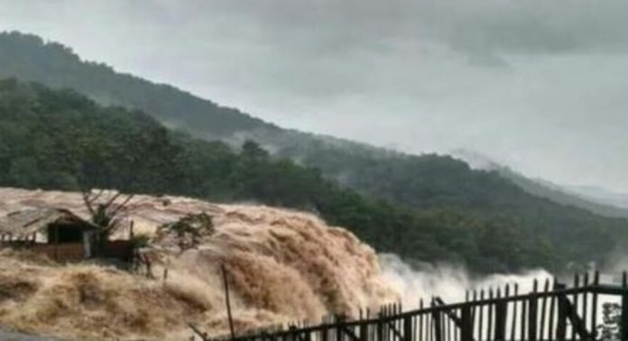 വടക്കന് കേരളം ലഘുമേഘവിസ്ഫോടന മേഖലയാണ് ; വെളിപ്പെടുത്തലുമായി കാലാവസ്ഥാവിദഗ്ധര് വടക്കന് കേരളം ലഘുമേഘവിസ്ഫോടന മേഖലയാണ് ; വെളിപ്പെടുത്തലുമായി കാലാവസ്ഥാവിദഗ്ധര്
