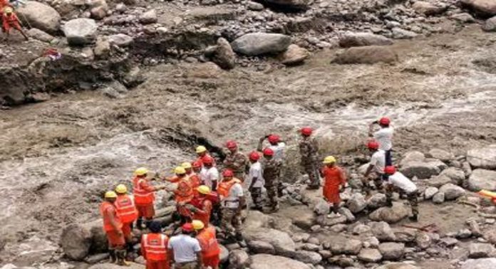 ഹിമാചല് മേഘവിസ്ഫോടനം ; 11 പേരുടെ മരണം സ്ഥിരീകരിച്ചു, കാണാതായവർക്കുള്ള തിരച്ചിൽ തുടരുന്നു ഹിമാചല് മേഘവിസ്ഫോടനം ; 11 പേരുടെ മരണം സ്ഥിരീകരിച്ചു, കാണാതായവർക്കുള്ള തിരച്ചിൽ തുടരുന്നു
