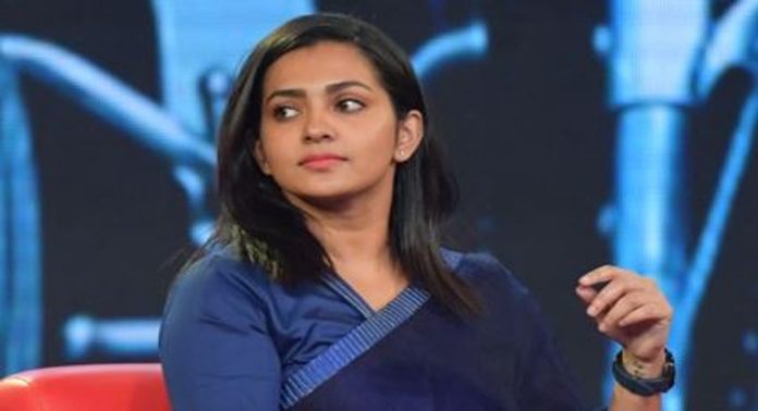 ഇരകളും വേട്ടക്കാരും ഒന്നിച്ചുള്ള ചർച്ചയാണോ കോൺക്ലേവ് ; തുറന്നടിച്ച് പാര്വതി തിരുവോത്ത് ഇരകളും വേട്ടക്കാരും ഒന്നിച്ചുള്ള ചർച്ചയാണോ കോൺക്ലേവ് ; തുറന്നടിച്ച് പാര്വതി തിരുവോത്ത്