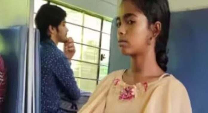 പെൺകുട്ടിയെ കണ്ടെത്തിയ സംഭവം ; പോലീസ് വിശാഖപട്ടണത്തേക്ക് തിരിച്ചു, കുട്ടിയെ വിമാനമാർഗം തിരിച്ചെത്തിക്കാൻ സാധ്യത പെൺകുട്ടിയെ കണ്ടെത്തിയ സംഭവം ; പോലീസ് വിശാഖപട്ടണത്തേക്ക് തിരിച്ചു, കുട്ടിയെ വിമാനമാർഗം തിരിച്ചെത്തിക്കാൻ സാധ്യത