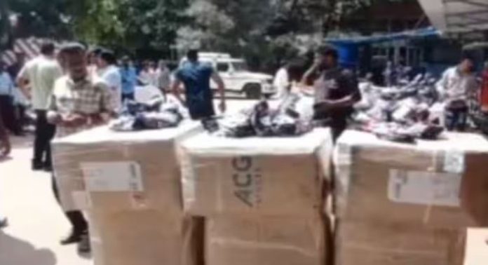 കൊല്ലത്ത് 350 കിലോയോളം പുകയില ഉത്പന്നങ്ങൾ പിടികൂടി ; ഒരാൾ അറസ്റ്റിൽ കൊല്ലത്ത് 350 കിലോയോളം പുകയില ഉത്പന്നങ്ങൾ പിടികൂടി ; ഒരാൾ അറസ്റ്റിൽ